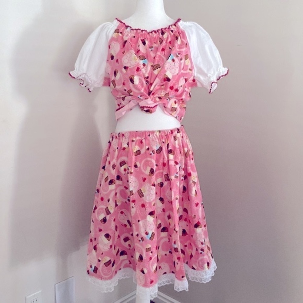 Cupcake bakery costume set
